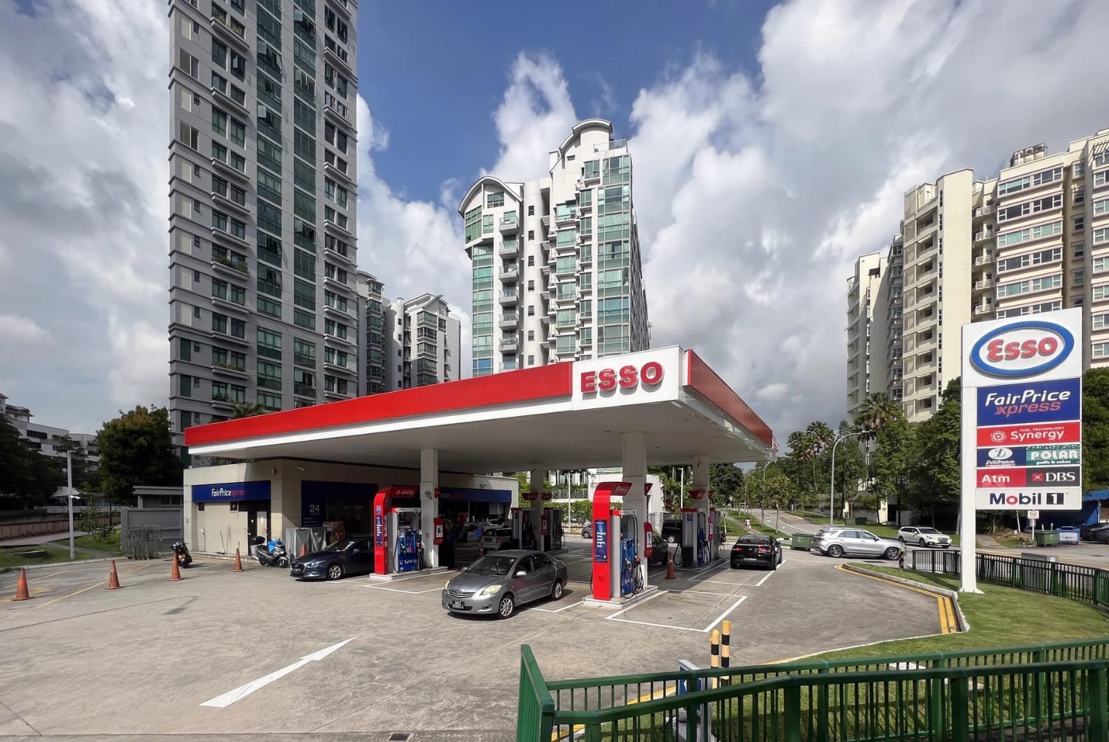TPIA Berutang Hingga USD250 Juta untuk Akuisisi SPBU Esso di Singapura