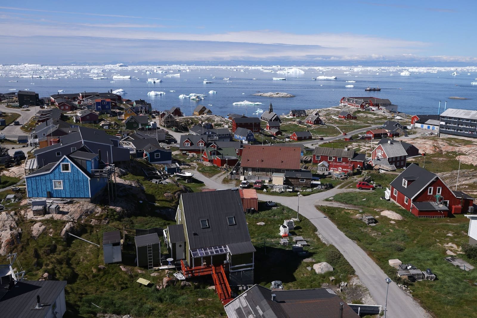 Ketegangan Greenland Katrol Harga Emas dan Perak ke Rekor Baru