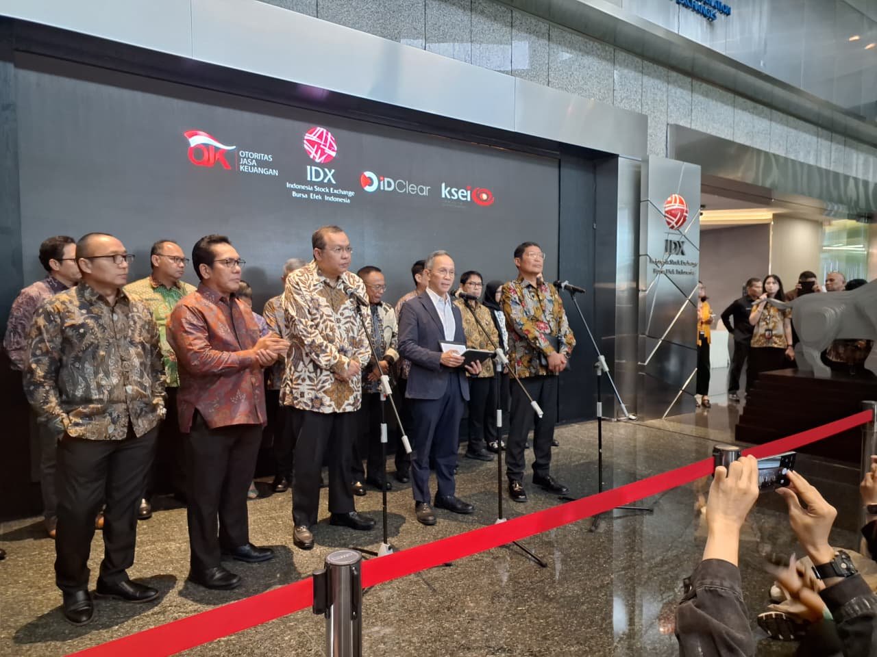 Menuju IPO BEI, Ketua OJK: PP Demutualisasi Akan Terbit Kuartal I-2026