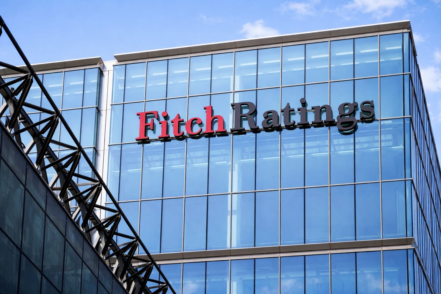 Fitch Downgrade Prospek Indonesia Jadi Negatif, Peringkat Tetap Triple B