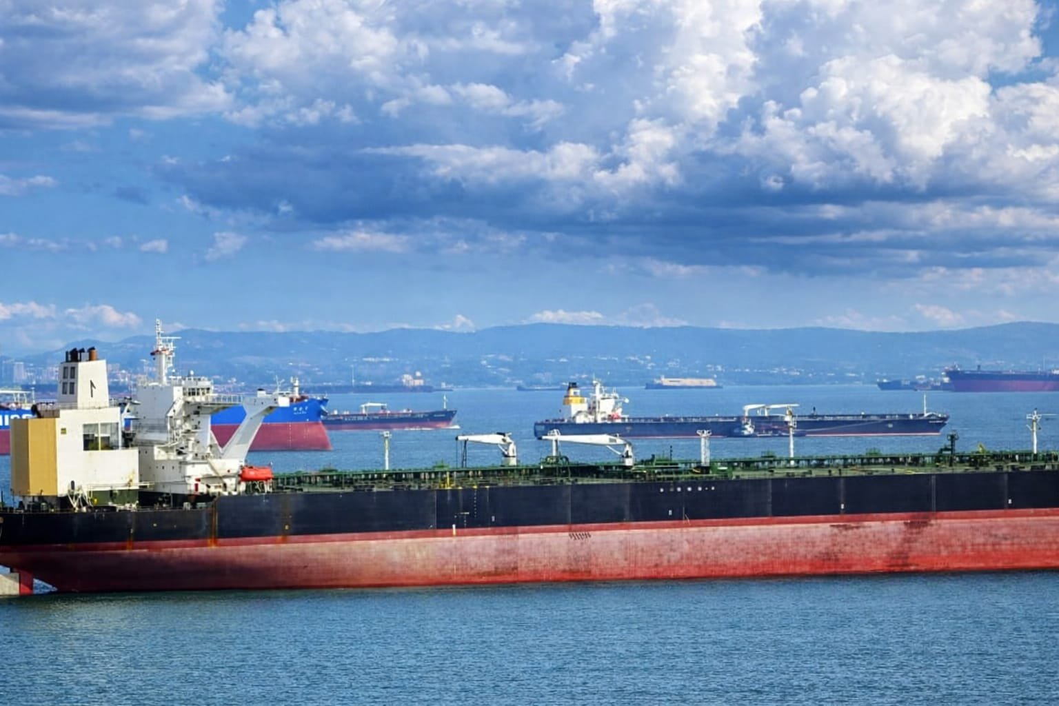 Harga Minyak Melonjak Setelah Selat Hormuz Ditutup Kembali