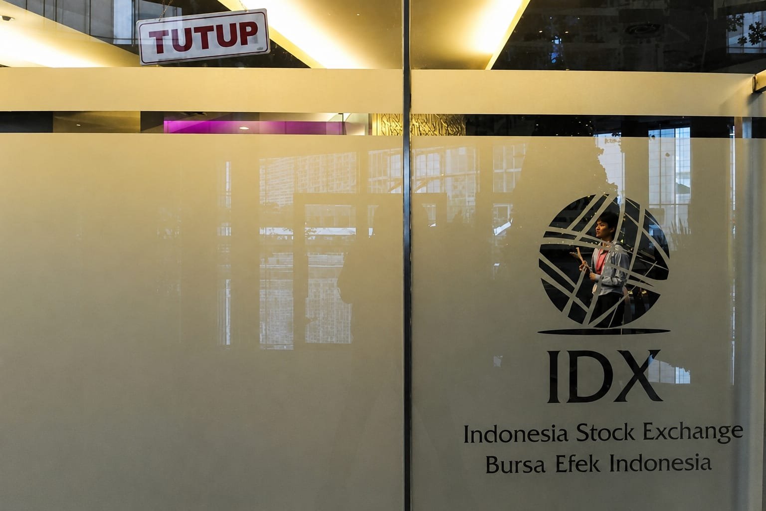 IDXNONCYC Pimpin Penguatan Indeks Sektoral, IHSG Ditutup Naik 1,56%